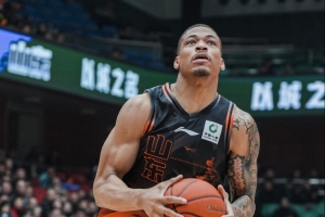 媒体人：山东近期低迷有外援表现太水的原因 问题短期不好解决