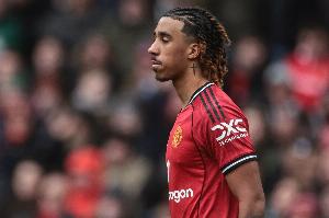 TA：约罗具体伤情不明，曼联一线队正印中后卫仅剩19岁的海文