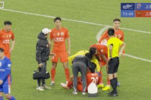 足球报评杨世元“脑震荡”换人：保护球员的善意条款被钻空子