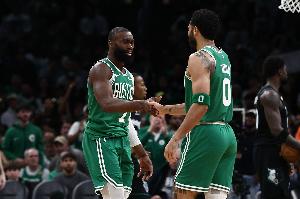 塔图姆唱罢我登场！杰伦·布朗第三节接管比赛 单节9中7砍下16分