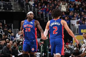 上强度追分！斯图尔特迎面血帽班凯罗扣篮&坎宁安扣篮打停魔术