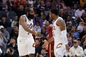 先胖不算胖！骑士本赛季常规赛遭猛龙横扫&输分皆10+ 季后赛2-0