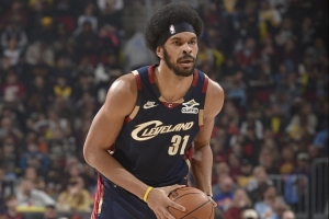 正负值+18全场最高！贾勒特·阿伦6投4中得10分3板1助2断3帽0失误