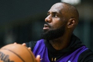 厉兵秣马！湖人官推晒球队训练照：精益求精